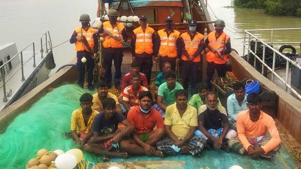 BCG arrests 13 Indian fishermen from Bangladeshi water