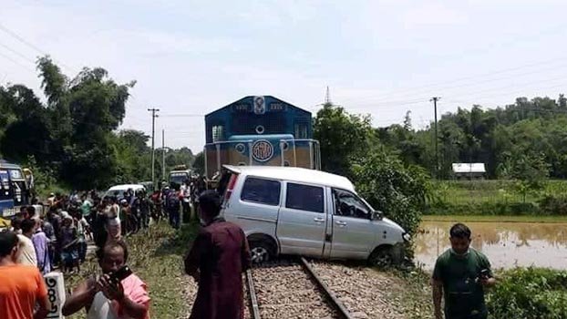 Train-microbus collision  in Kulaura, 3 died