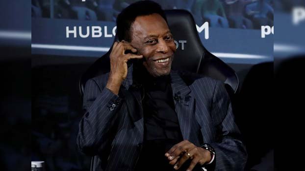 Pele recovering in hospital following removal of tumour