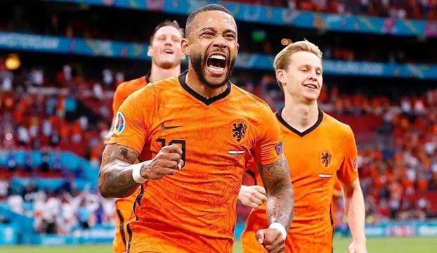 Netherlands thump Turkey 6-1 in WC qualifiers