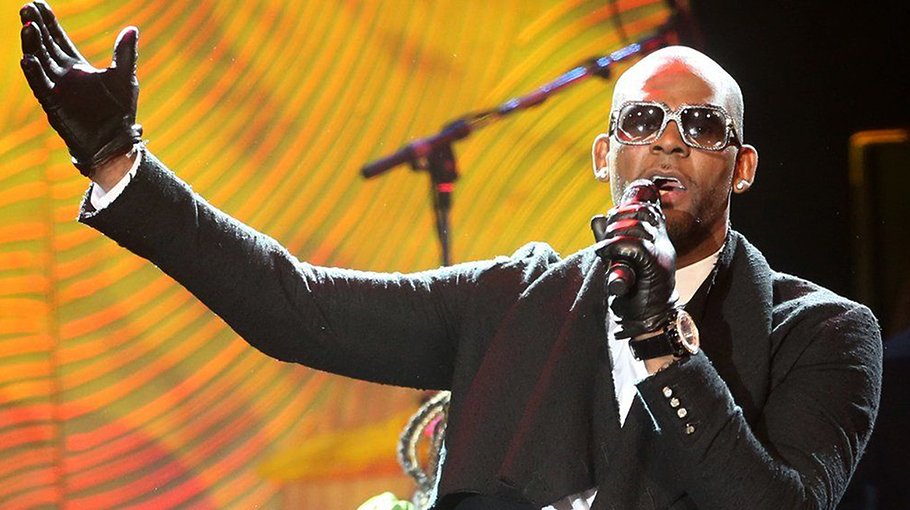 Witness says R Kelly kept her locked up before sex assault