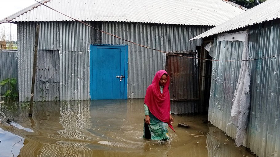 3,000 people marooned  in Santhia 