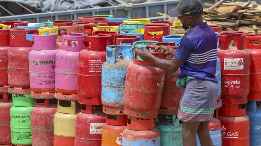 Unauthorised LPG cylinder trade increases risk in Sylhet