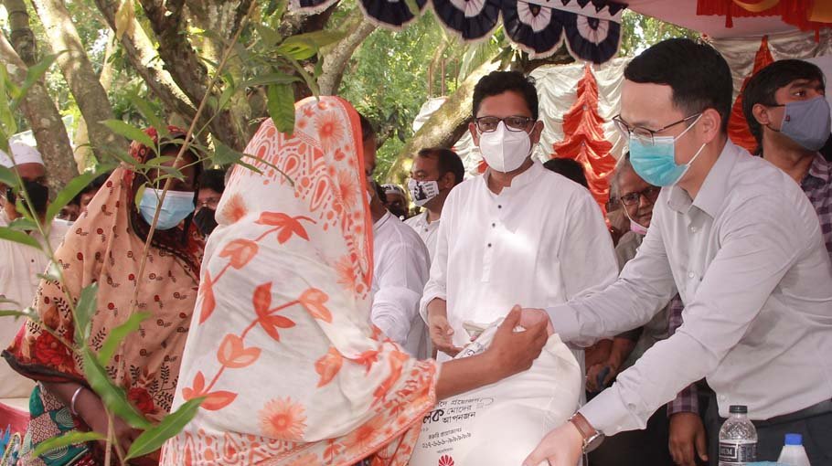 Essentials distributed among flood-affected people in Natore