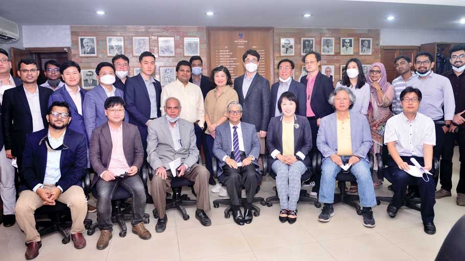 KOICA team meets DU VC