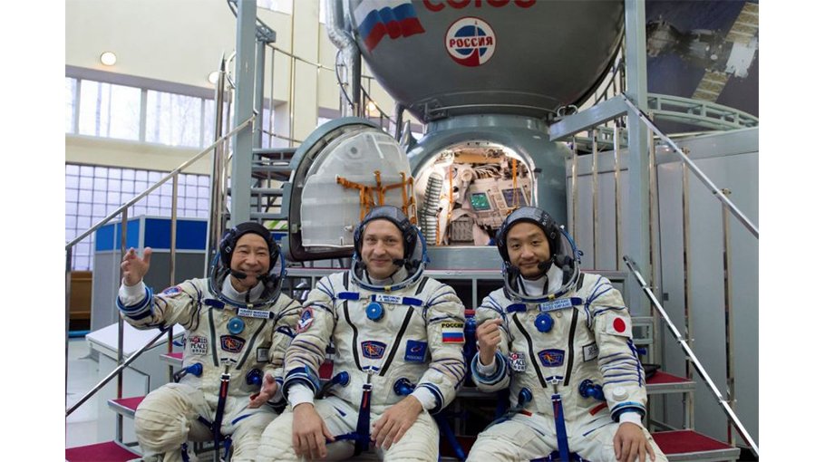Japanese space tourists arrive at launch site ahead of ISS trip