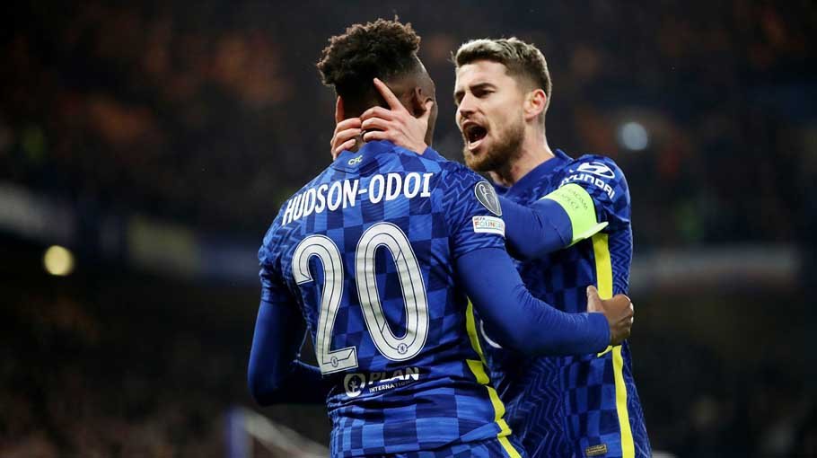 Chelsea thrash Juve to reach last 16