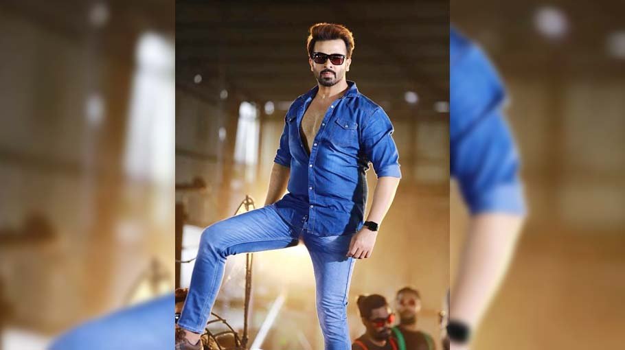 Shakib busy dubbing for ‘Golui’ in NY