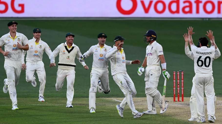 Australia thrash England to take 2-0 lead