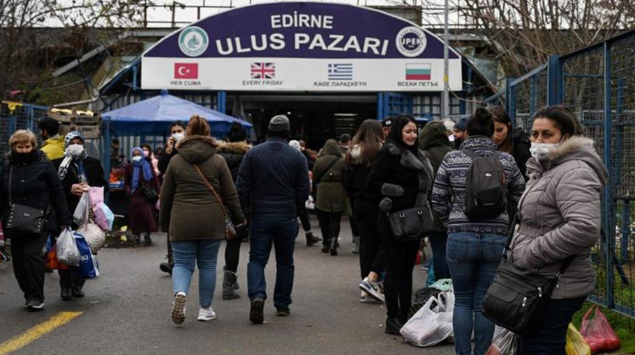 Foreign shoppers swarm Turkey after lira crash