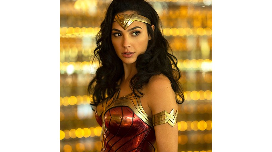 Gal hits herself in the head with Wonder Woman’s lasso 