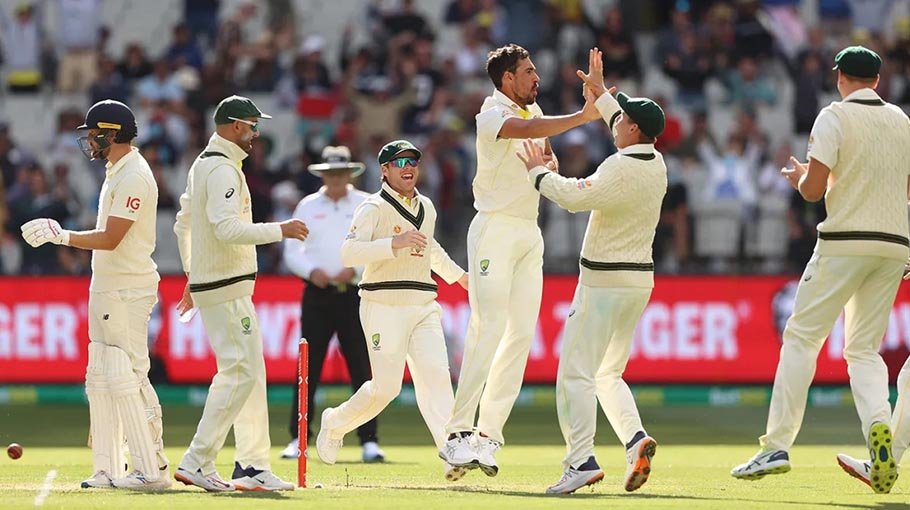 Aussies put one hand on Ashes