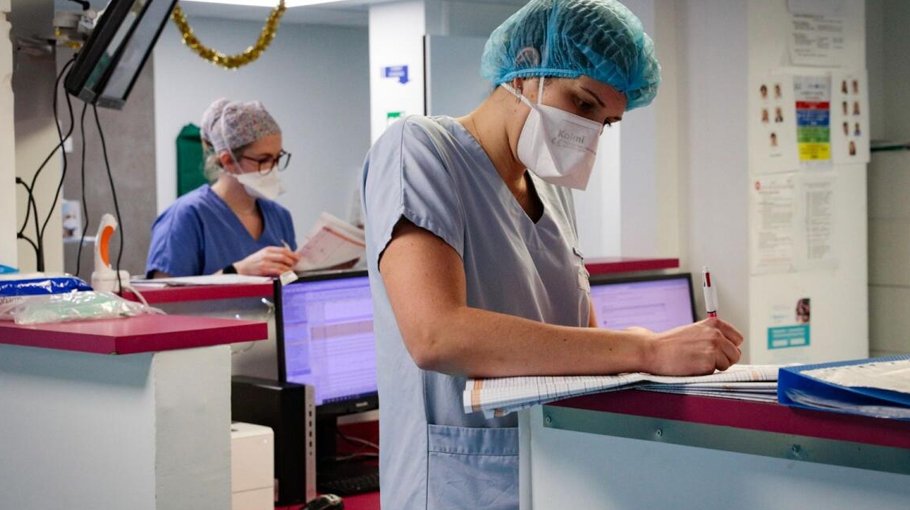 France extends nightclub closures as Covid cases surge