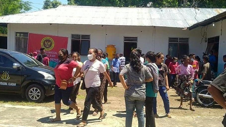 7.3 magnitude quake strikes off Indonesian coast