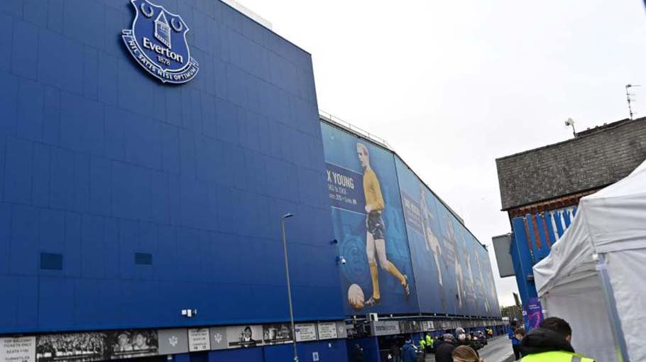 Covid cases in Premier League drop for second successive week