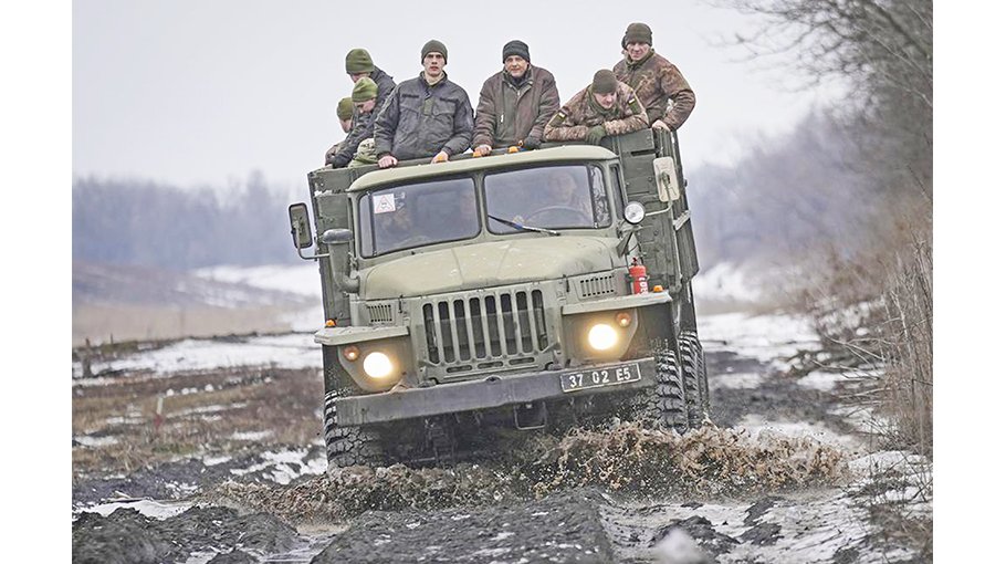 UK defence secretary in Moscow amid Ukraine tensions