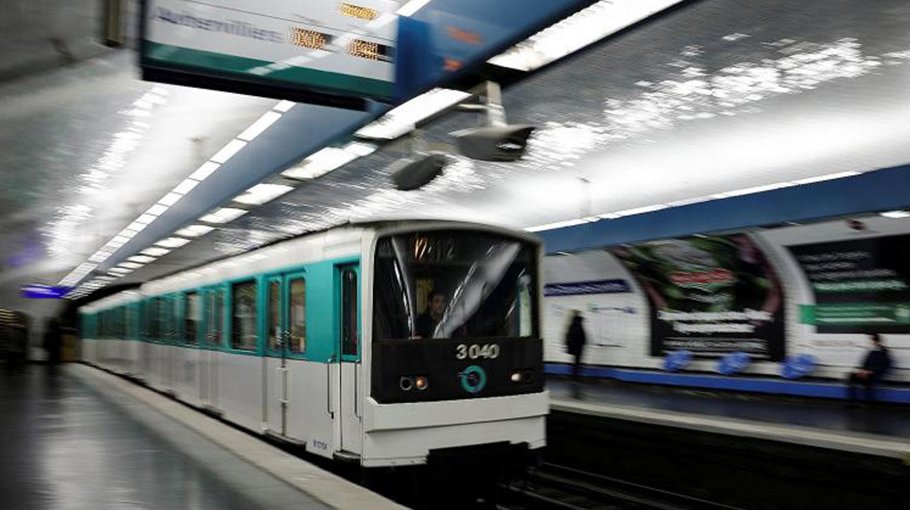 Major strike at Paris metro disrupts daily commute for millions