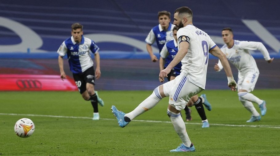 Real put three past Alaves