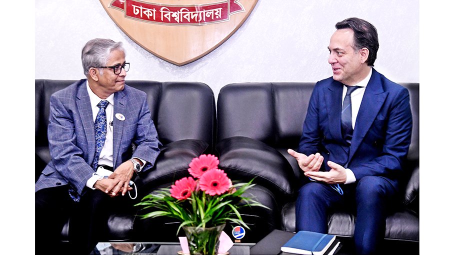 Italian Ambassador calls on DU VC