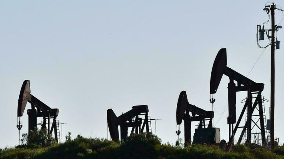 Oil surges, equities mostly fall on growing Ukraine fears