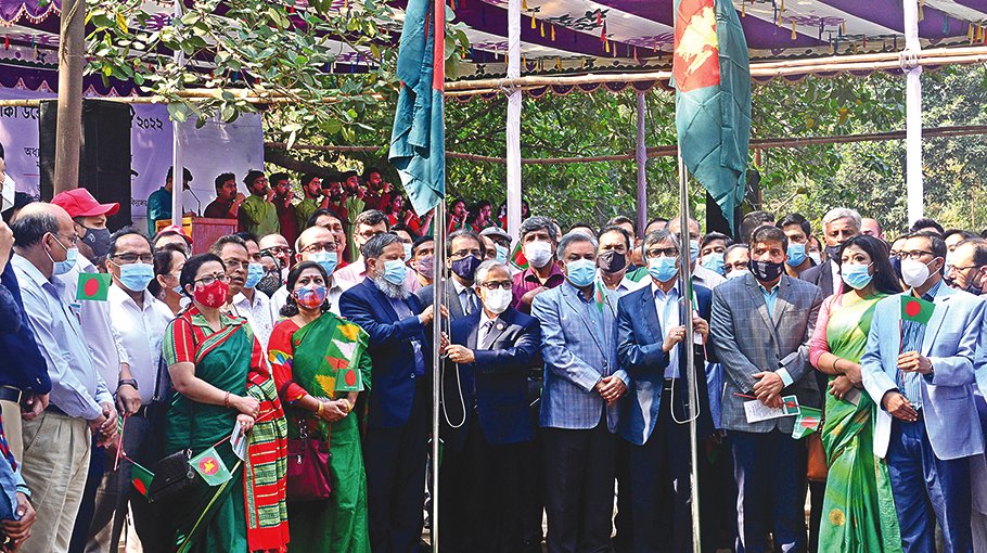 DU observes Flag Hoisting Day