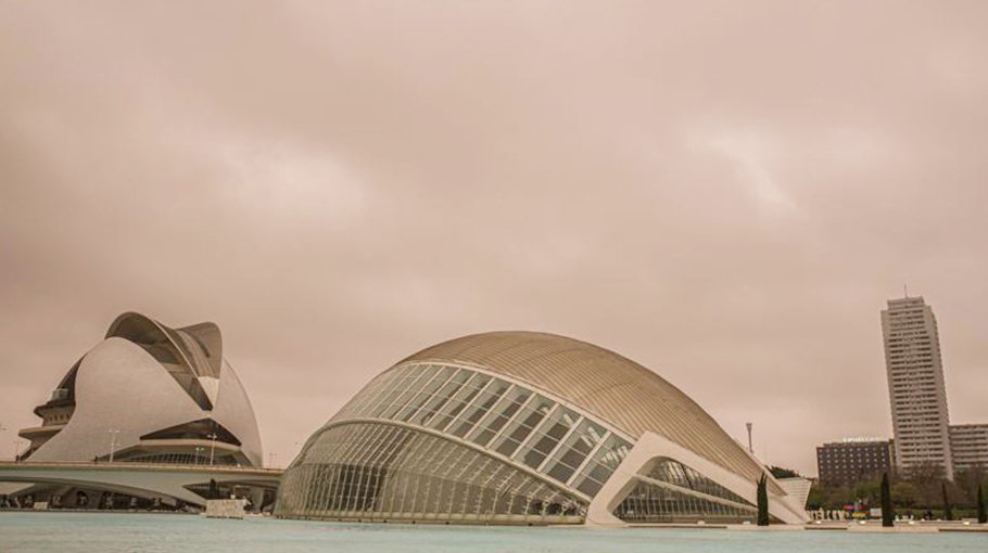 Dust from Sahara dumped on Spain, coloring sky orange