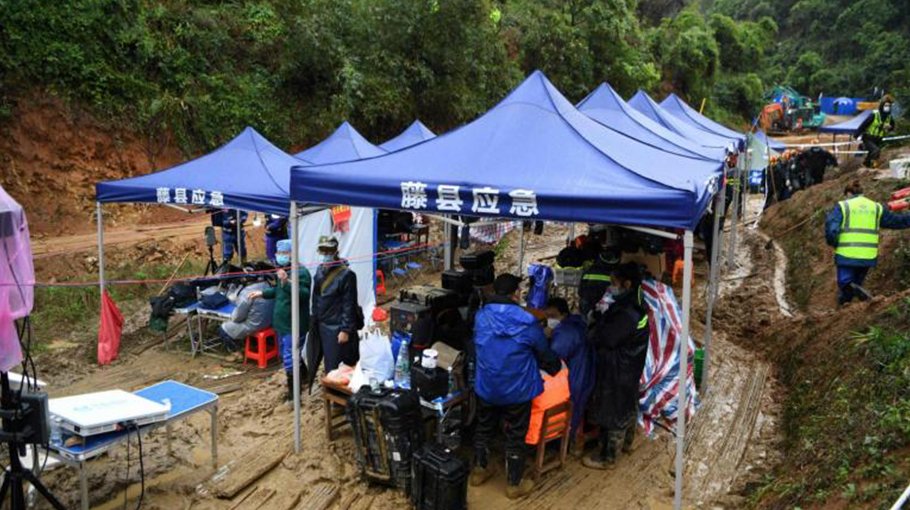 China search team yet to find 2nd black box from crashed plane