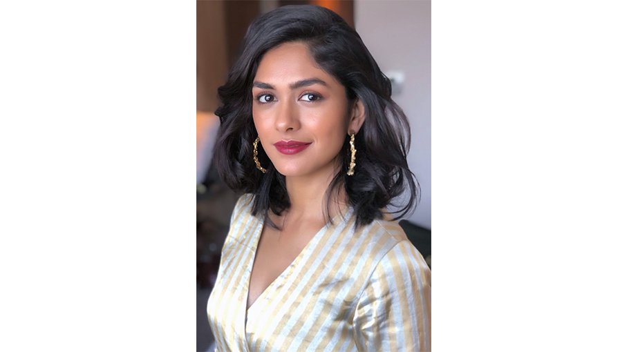 Mrunal’s ‘Madhubhala’ look revealed 