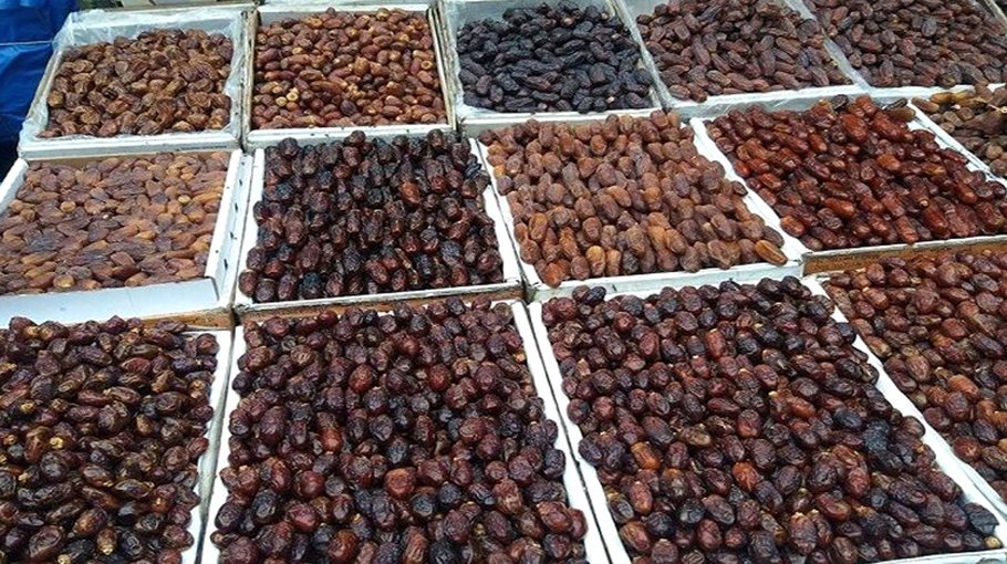 Dates market in Ishwardi gets busier before Ramadan