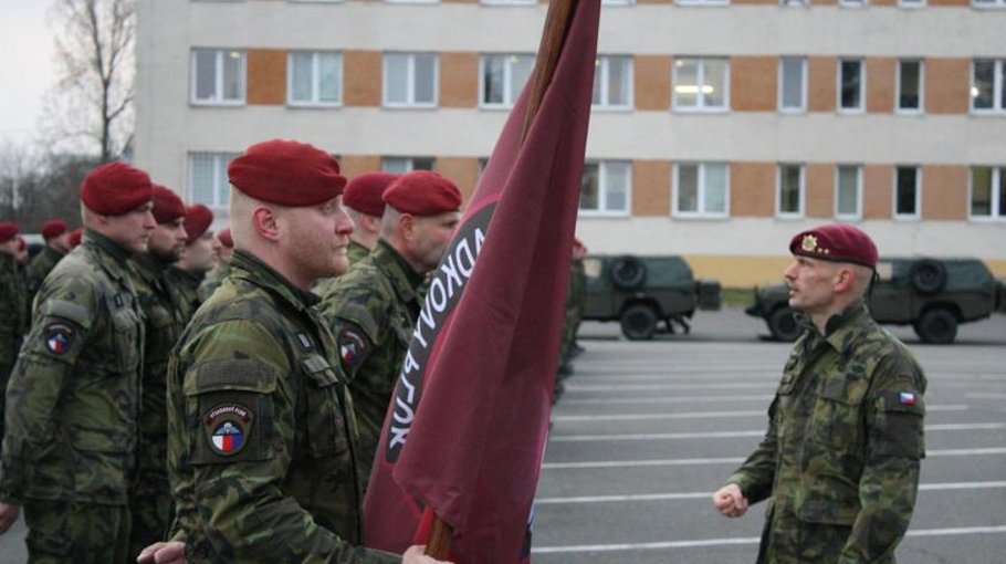 Czechs send 250 soldiers to Slovakia to set up   Nato battle group
