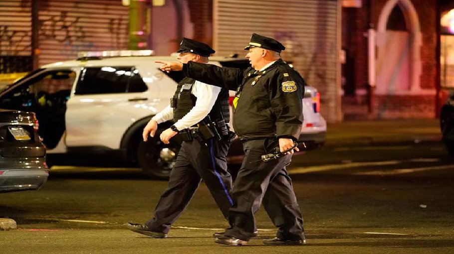 Cop, 2 women shot by man in US