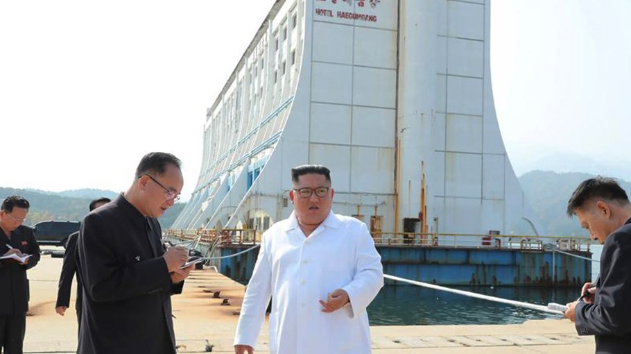 North demolishing hotel that was symbol of Korean engagement