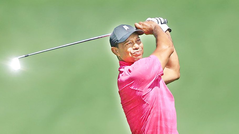 Woods in Masters hunt after opening 71