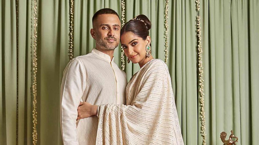 Robbery at Sonam, Anand's Delhi residence