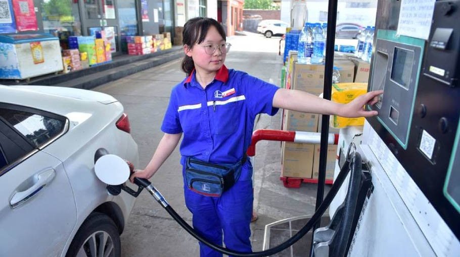 China to cut retail fuel prices