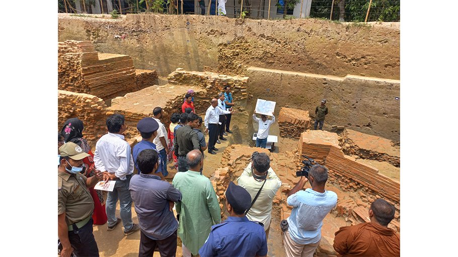 New sections of Nateshwar temple discovered in Munshiganj