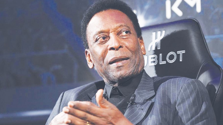 Pele leaves hospital after colon cancer treatment