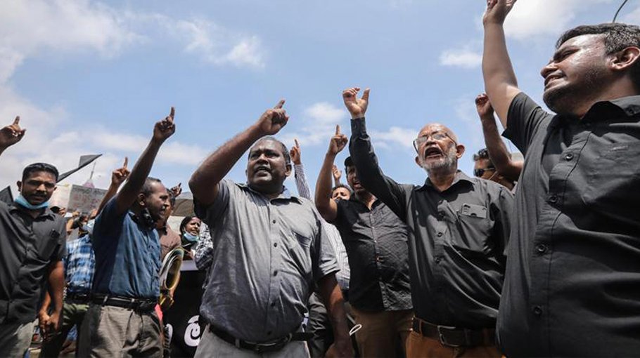 Loyalists turn on Sri Lanka PM Mahinda Rajapaksa as protest pressure grows