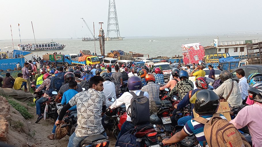 Shimulia Ghat wedged solid with traffic gridlock