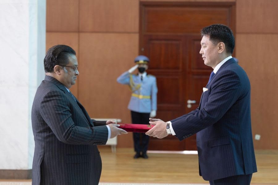Envoy Mahbub presents credentials to Mongolian president