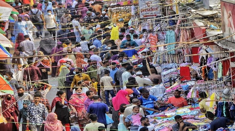Footpath vendors doing brisk business ahead of Eid