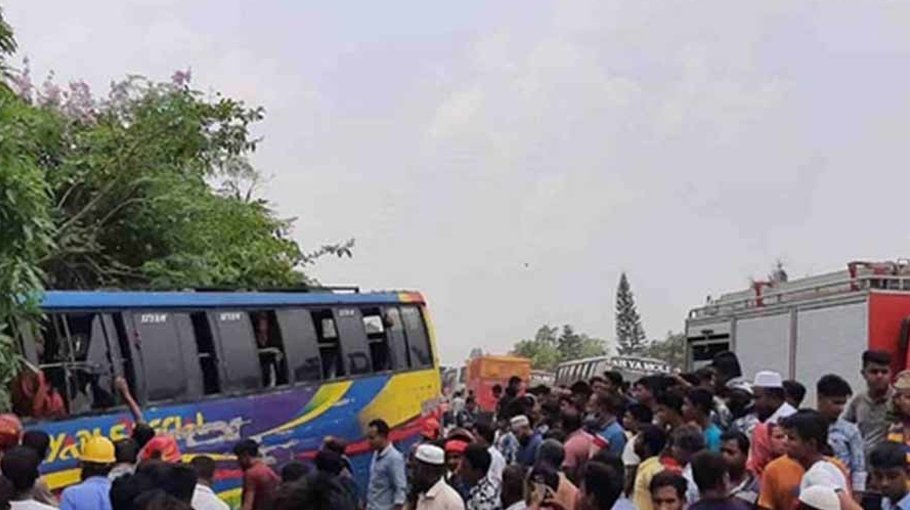 7 killed, 30 injured in Natore road accident