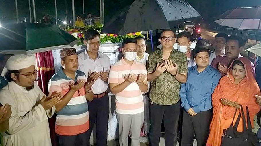 Mayor Titu inaugurates  270 garden lights at  Zainul Udyan 