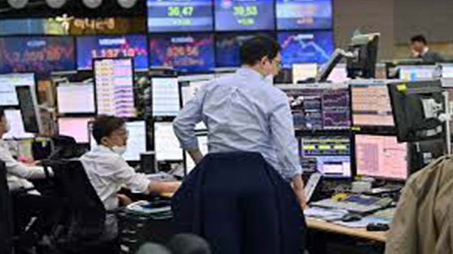Asian markets, oil prices extend losses on recession worries