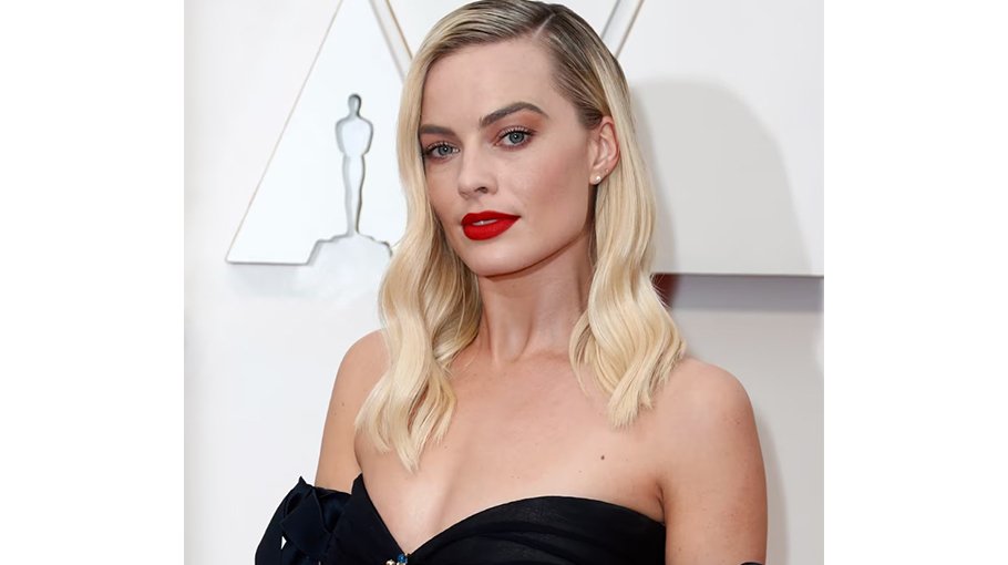 Margot is in talks for one of the biggest roles in MCU
