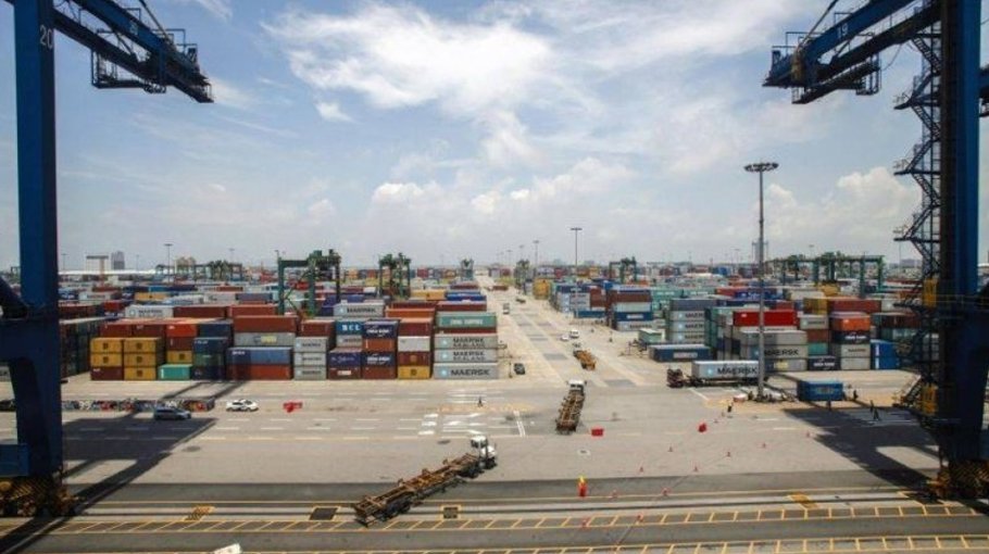 China exports jump on easing virus rules 