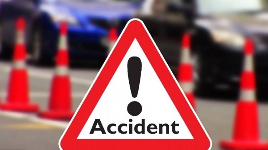 Two infants killed   in Jashore road   accident