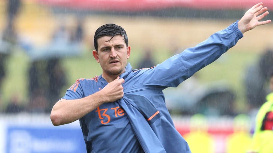 Ten Hag tells Maguire to win over critics