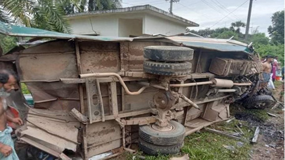 Three die as train rams bus in Gazipur