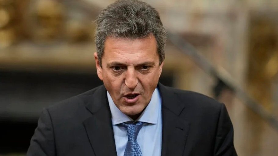 Top Argentina lawmaker named economy ‘super minister’ as crisis drags on